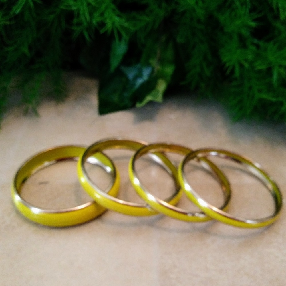 Yellow bracelets - Picture 2 of 2